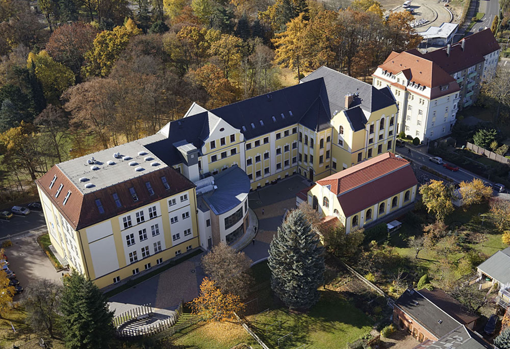 Schrägluftbild Gymnasium nach Fertigstellung